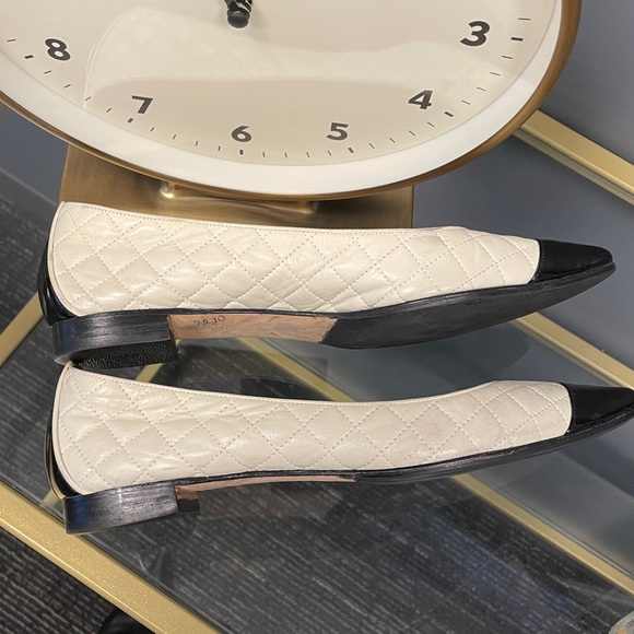 Manolo Blahnik Cream and Black Quilted Loafers - Picture 4 of 7